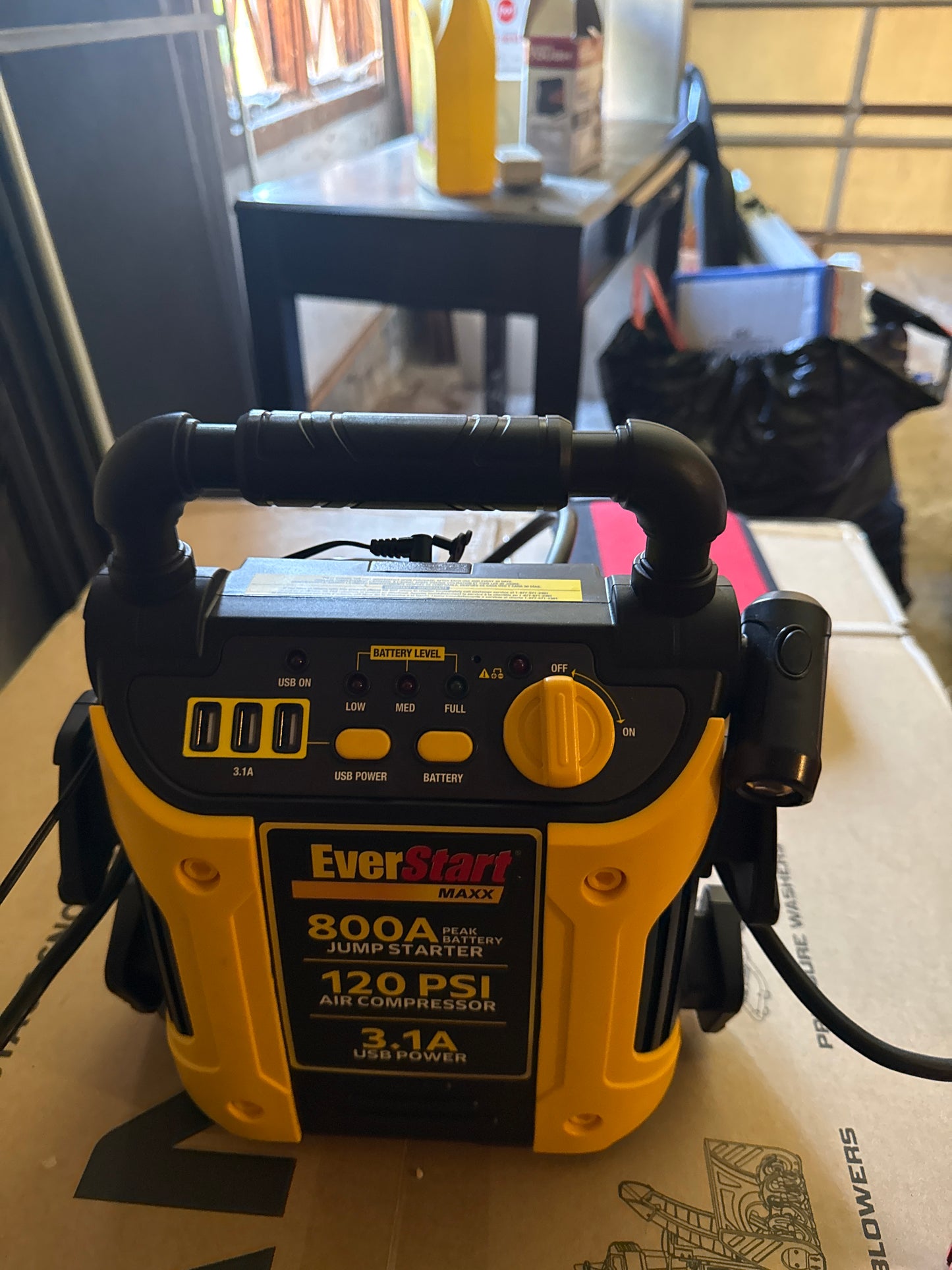 EverStart Maxx 800A Peak Jump Starter